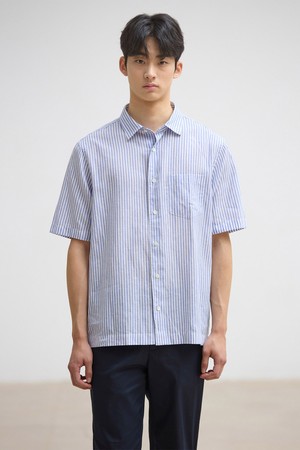 [자개단추] 소프트 린넨 반소매 셔츠_스트라이프 블루 (레귤러핏)_JDSXZ54CTL