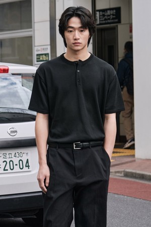 헨리넥 반팔 니트_블랙 (세미오버핏)_LKTXB61NSB