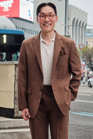 투톤 텍스처드 셋업_브라운 (릴렉스핏)_SEJXB05NSH