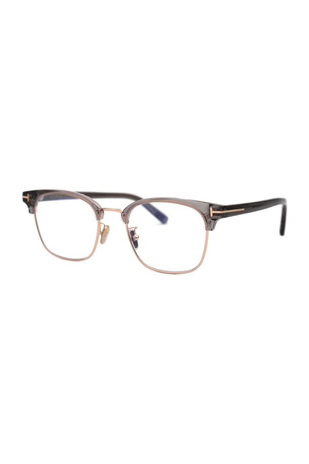 톰포드(Tom Ford) TF6001KB 020 스퀘어 하금테 콤비 블루라이트 차단 안경테는 세련된 스타일을 연출합니다. Grey Crystal Gold 컬러의 아세테이트와 메탈 소재, 글로시 마감으로 고급스러움을 더했으며, 스퀘어 디자인과 하금테, 콤비 프레임 타입으로 클래식, 미니멀, 시크 스타일을 완성합니다. 블루라이트 차단 기능과 UV-A 및 UV-B 100% 차단으로 눈 건강을 보호하며, 무게는 32g입니다. 데이트룩, 카페룩, 오피스룩 등 다양한 TPO에 활용 가능하며, T 로고 전용 클리닝 천이 함께 제공됩니다.
