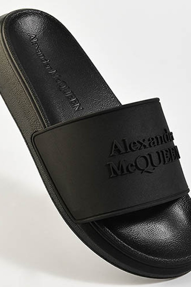 Alexander McQueen - 샌들/뮬/슬리퍼 - 알렉산더맥퀸 666983 로고 슬리퍼(블랙) 666983 W4QS0 1000