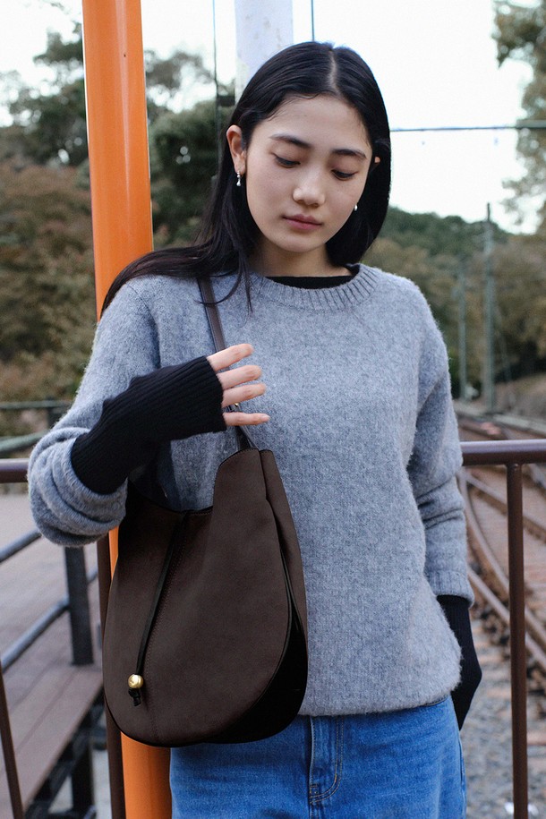 DENU - 숄더백 - Ova Hobo Bag [Suede Brown]
