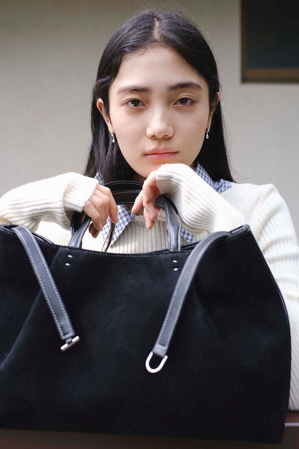 DENU - 숄더백 - POEGA Bag [Suede Black]