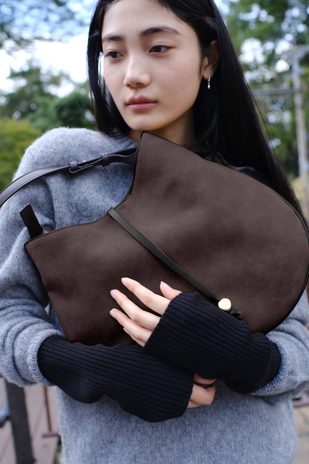 DENU - 숄더백 - Ova Hobo Bag [Suede Brown]