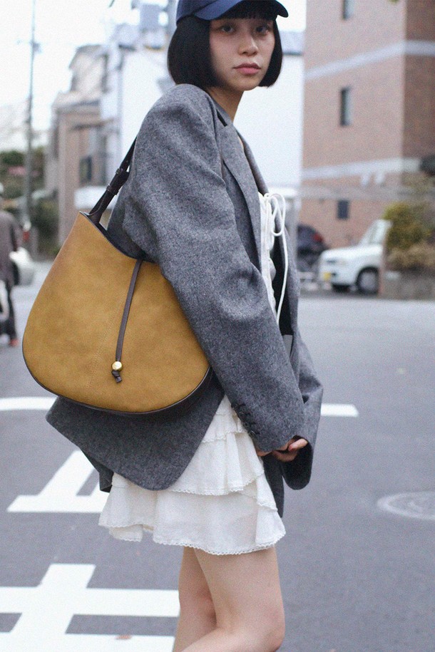 DENU - 숄더백 - Ova Hobo Bag [Suede Camel]