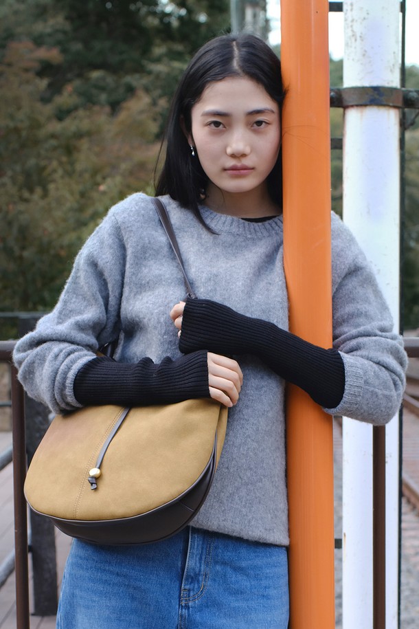 DENU - 숄더백 - Ova Hobo Bag [Suede Camel]