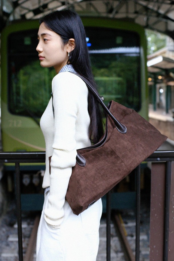 DENU - 숄더백 - VENTO Bag [Suede Brown]