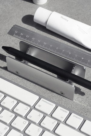 Prime Base Pen holder 1