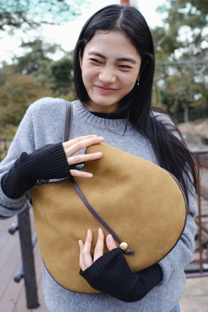 Ova Hobo Bag [Suede Camel]