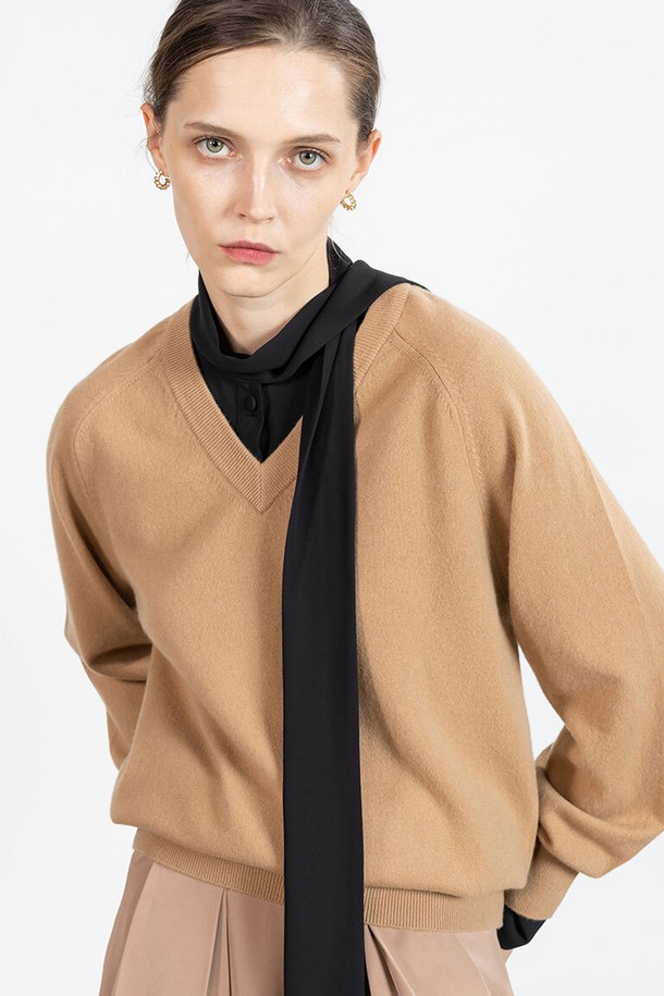 cordinary - 스웨터 - Super cashmere loose fit v-neck knitwear - beige