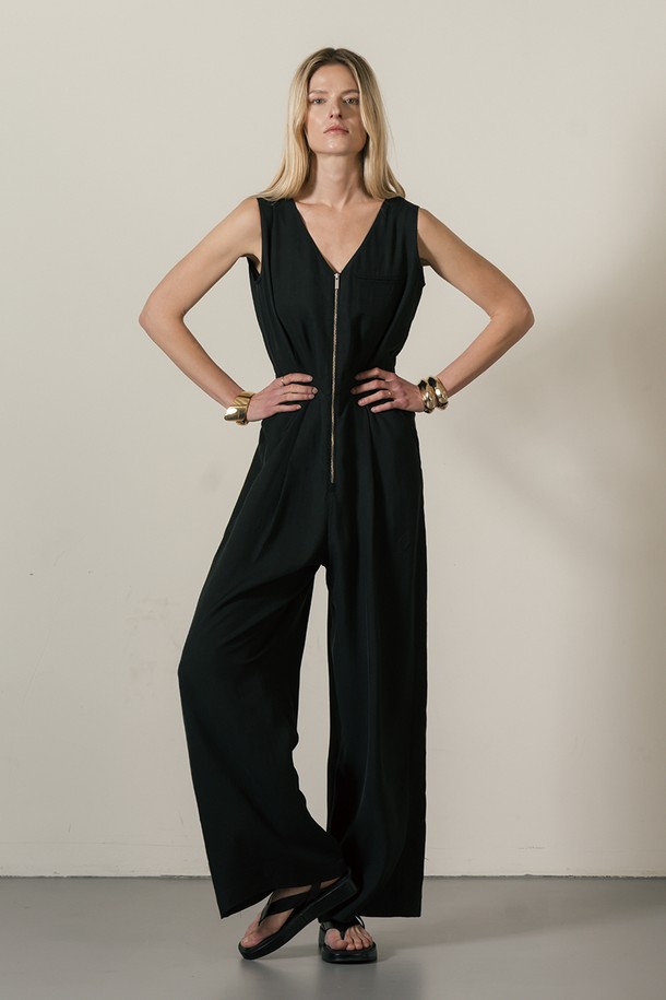 cordinary - 점프수트 - Sleeveless v-neck zip jumpsuit - black