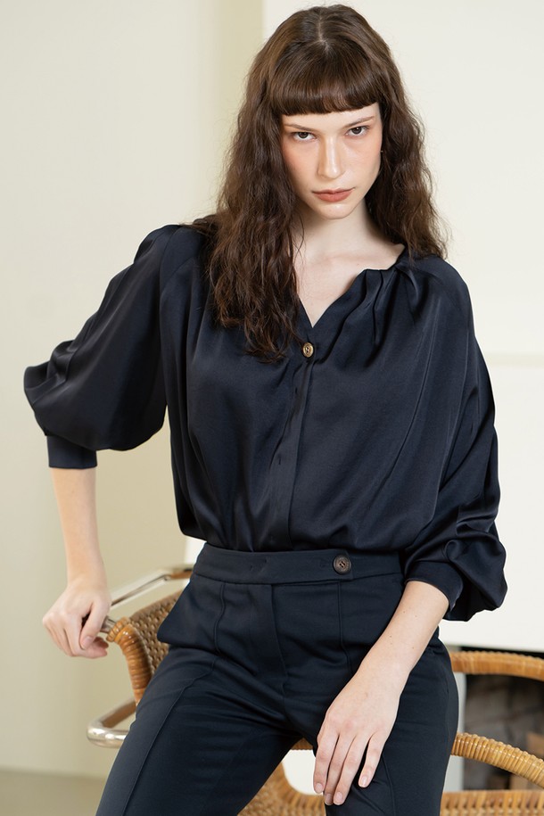 cordinary - 블라우스 - Ebbr satin gold button blouse - navy