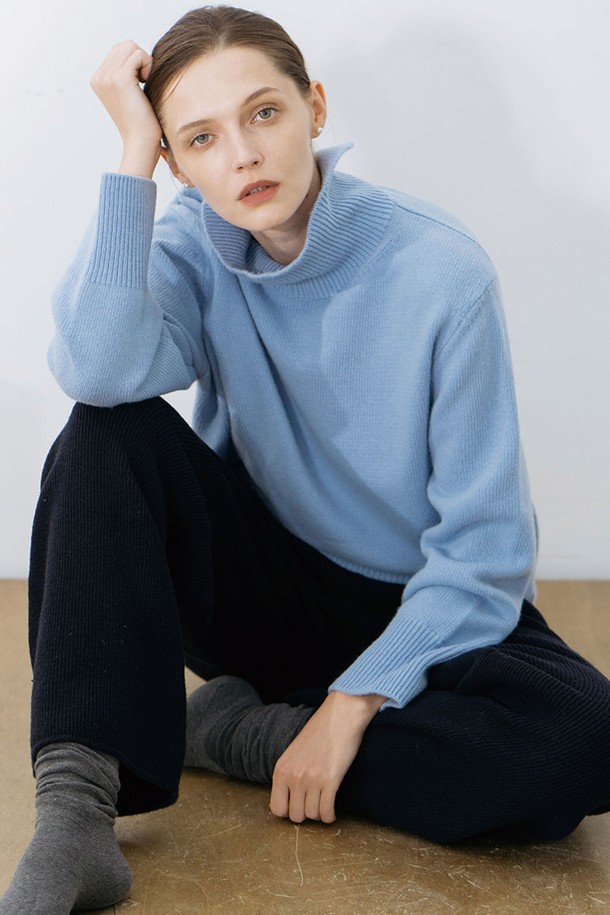 cordinary - 스웨터 - Extra fine wool slit turtle-neck - skyblue