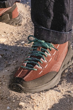 [킨xPILGRIM SURF SUPPLY] 재스퍼 자이오닉 브라운 여성 스니커즈