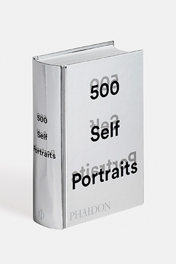 [Phaidon/드로터스] 500 Self-Portraits는 예술/디자인 분야의 도서입니다. 하드커버 형태로 제작되었으며, 화이트와 그레이 색상을 사용했습니다. 이 책은 500점의 자화상 작품을 수록한 아트북으로, 고품질 인쇄를 통해 작품의 섬세함을 생생하게 전달합니다. 영문 도서로, 예술 작품 감상에 깊이를 더합니다.
