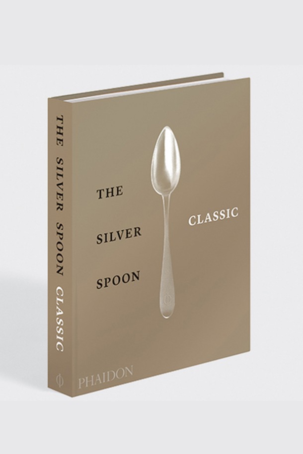 [Phaidon/드로터스] The Silver Spoon Classic은 베이지색과 브라운색의 하드커버로 구성된 요리책입니다. 이 영문판 클래식 레시피북은 요리를 좋아하는 모든 이들에게 유용한 정보를 제공합니다. 다양한 요리법을 담고 있어 일상생활에서 활용하기 좋으며, 요리에 대한 영감을 얻을 수 있습니다. [Phaidon/드로터스] The Silver Spoon Classic과 함께 더욱 풍성하고 즐거운 식탁을 만들어보세요.
