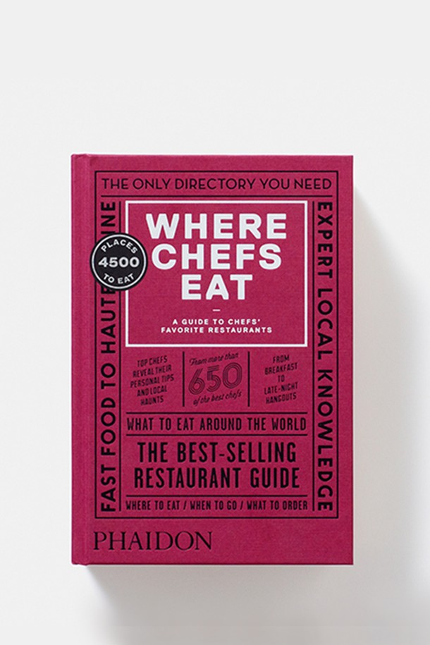 전 세계 셰프들이 추천하는 레스토랑 가이드, [Phaidon/드로터스] Where Chefs Eat Book입니다. 전 세계 미식가들의 사랑을 받는 베스트셀러 레스토랑 가이드북으로, 핑크 또는 블랙 색상으로 제공됩니다. 다양한 레스토랑 정보를 담은 단행본 형태로, 영어로 제작되었습니다. 당신의 미식 경험을 한층 풍성하게 만들어 줄 것입니다.
