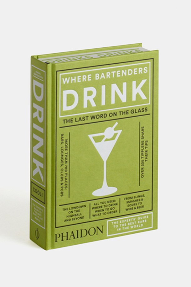 바텐더가 추천하는 음료 가이드북, [Phaidon/드로터스] Where Bartenders Drink입니다. 하드커버 형태에 칵테일 글라스 일러스트레이션 디자인으로 소장 가치를 높였습니다. 이 책은 다양한 칵테일 레시피와 바텐더들의 노하우를 담고 있어 음료/칵테일에 관심 있는 분들에게 유용한 참고도서가 될 것입니다. 특히 바텐더들이 직접 추천하는 음료들을 소개하여 더욱 특별합니다. 해외 도서로, 그린 컬러 표지를 가지고 있습니다.
