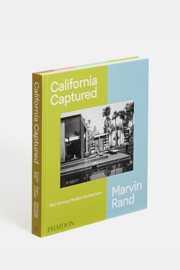 [Phaidon/드로터스] California Captured는 건축/디자인 장르의 도서입니다. 하드커버 형태로 제작되었으며, 아트북으로서 소장 가치를 높입니다. 영어로 제작되었으며, 캘리포니아의 건축과 디자인을 담아낸 작품입니다. Phaidon 출판사에서 발행했습니다.
