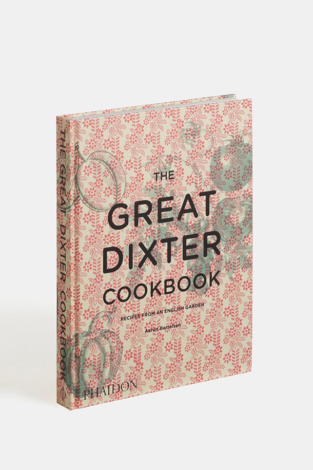 [Phaidon/드로터스] The Great Dixter Cookbook은 플라워 패턴 디자인이 돋보이는 요리책입니다. 핑크와 그레이 색상의 조화가 매력적인 하드커버 형태로 제작되었습니다. 영어로 작성되었으며, 다양한 요리 레시피를 담고 있습니다. 영국 출판사 Phaidon에서 출간한 이 요리책은 주방에 싱그러움을 더할 것입니다. 요리에 관심 있는 분들께 소장 가치를 더하는 멋진 아이템이 될 것입니다.
