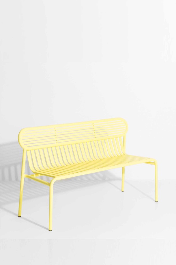 Petite Friture(쁘띠 프리튀르) WEEK-END Bench(위크엔드 벤치)는 모던하고 미니멀한 스타일의 아웃도어 벤치입니다. 견고한 알루미늄 소재로 제작되어 방수 기능과 뛰어난 내구성을 자랑하며, 실외 사용에 적합합니다. 옐로우 색상의 슬랫 디자인은 세련된 분위기를 더하고, 등받이가 있어 편안한 휴식을 제공합니다. 조립형으로 간편하게 설치할 수 있으며, 가든, 테라스 등 다양한 야외 공간에 활용 가능합니다. 실외용 가구 벤치로, 당신의 공간에 활력을 불어넣어 보세요.
