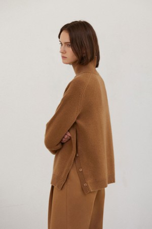 Cashmere Side Slit Knit Pullover Camel