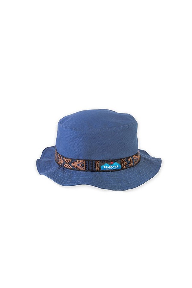 오가닉 스트랩 버킷 햇은 봄, 여름 아웃도어 및 캠핑 활동에 적합한 모자입니다. 스틸블루 컬러의 무지 디자인이며, 10cm 깊이의 모자에 챙이 넓어 햇빛을 효과적으로 가려줍니다. 부드러운 면 소재로 제작되어 흡습, 통기, 속건 기능이 뛰어나며, 가볍게 착용할 수 있습니다. 턱끈과 웨빙 테이프 디자인으로 캐주얼, 미니멀, 고프코어 스타일을 연출할 수 있으며, 턱끈 길이 조절과 땀 흡수 밴드로 편안한 착용감을 제공합니다.
