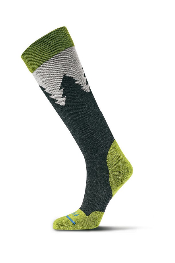 NEW 라이트 스키 OTC는 메리노울, 나일론, 폴리에스터, 라이크라 스판덱스 혼방 소재로 제작되어 부드러운 촉감과 얇은 두께로 편안한 착용감을 제공합니다. 무릎 위 길이의 디자인과 해부학적 Y라인 구조, 발꿈치 포켓 설계로 활동성을 높였으며, 흡습, 통기, 향균, 압박, 미끄럼 방지 기능을 갖춰 스키, 스노우보드 등 겨울 스포츠 활동에 적합합니다. Woodbine, Charcoal 두 가지 색상으로 만나볼 수 있는 이 양말은 전략적 쿠션 구역과 수분 흡수 기술, 통기성 시스템을 통해 쾌적함을 유지해줍니다.
