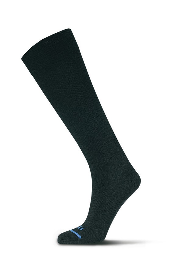 쿠션드 부트 OTC는 메리노울, 나일론, 폴리에스테르, 라이크라 스판덱스 혼방 소재로 제작되어 흡습, 방취, 통기, 보온, 신축성 기능을 제공하는 블랙 색상의 공용 양말입니다. Y-라인 디자인과 발꿈치/발가락 부분 고어라인, 압박 설계를 통해 편안한 착용감을 선사하며, 사계절 내내 일상 및 스노우스포츠 활동에 적합합니다. 다양한 쿠션감, 미끄럼 방지, 물집 방지 구조로 활동성을 높여줍니다.
