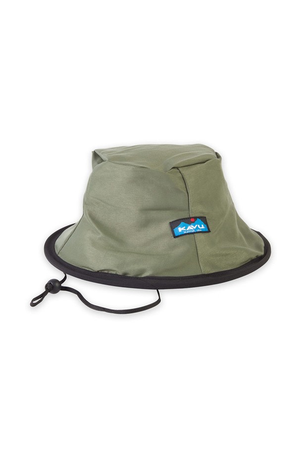 피셔맨즈 칠바는 아웃도어, 등산, 캠핑 등 다양한 활동에 적합한 모자입니다. 봄, 여름, 가을 계절에 착용하기 좋으며, 블랙아웃, 모스, 파이라이트, 허니콤 등 4가지 컬러로 출시되었습니다. 나일론 소재로 제작되었으며, UPF 50+ 자외선 차단 기능을 갖춰 햇볕으로부터 피부를 보호해 줍니다. 턱끈과 접이식 디자인으로 실용성을 높였으며, 챙 넓이는 76cm, 모자 깊이는 32.5cm입니다. 고프코어, 캐주얼, 미니멀 스타일을 즐기는 분들께 추천하며, 양면 착용이 가능하여 스타일 연출에 용이합니다.
