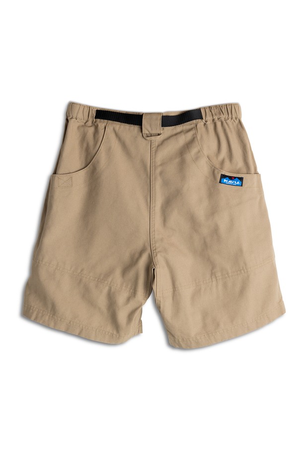 칠리왁 숏은 아웃도어 활동과 일상생활 모두에 적합한 공용 숏팬츠입니다. 헤리티지 카키 컬러의 무지 디자인으로 캐주얼, 미니멀, 워크웨어 스타일을 연출할 수 있습니다. 오가닉 코튼 캔버스 소재로 제작되어 두꺼우면서도 뻣뻣한 촉감을 자랑하며, 레귤러핏으로 편안한 착용감을 제공합니다. 내장형 벨트, 사이드 릴리즈 버클, 반달형 포켓, 전면 연결 포켓, 우측 뒷면 지갑 포켓 등 다양한 디테일이 돋보입니다. 봄, 여름 시즌에 동네 마실룩, 여행룩, 캠핑룩으로 활용하기 좋습니다.
