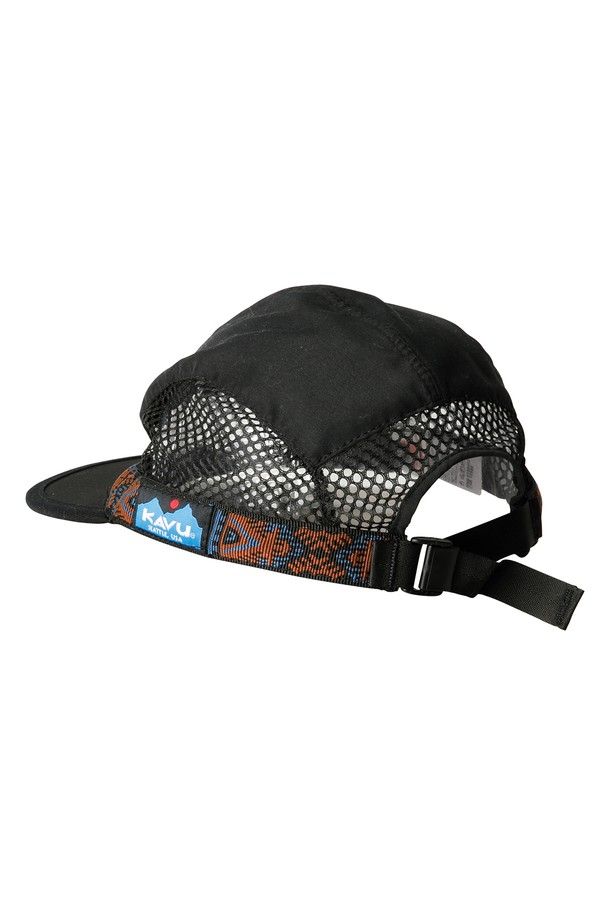 **트레일러너**는 트레일 러닝과 아웃도어 활동에 최적화된 모자입니다. 블랙 색상의 나일론 소재로 제작되어, 봄, 여름, 가을 계절에 착용하기 좋습니다. 7.3cm 깊이의 모자는 짧은 챙과 독특한 패턴으로 디자인되었으며, 메쉬 패널, 검은색 언더빌, 나일론 웨빙끈 디테일이 돋보입니다. 방수, 통기성, 속건 기능과 사이즈 조절이 가능하며, 약간 구부러진 챙으로 편안함을 더했습니다. 고프코어, 스포티, 캐주얼 스타일의 러닝룩, 등산룩, 캠핑룩에 잘 어울립니다.
