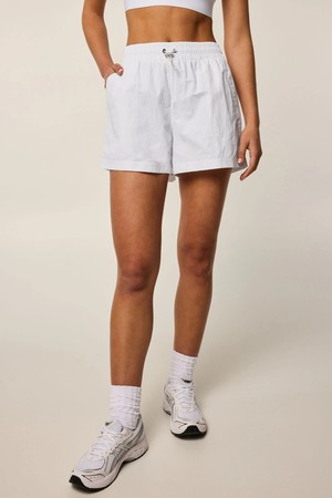 [여성] 윈드 울트라 라이트 쇼츠 - 화이트(100)_NOCOLOR-a