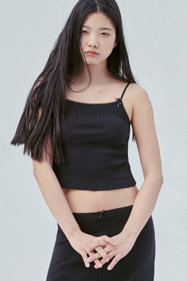 SLEEPYGOM - 민소매티셔츠 - Pure Black Camisole