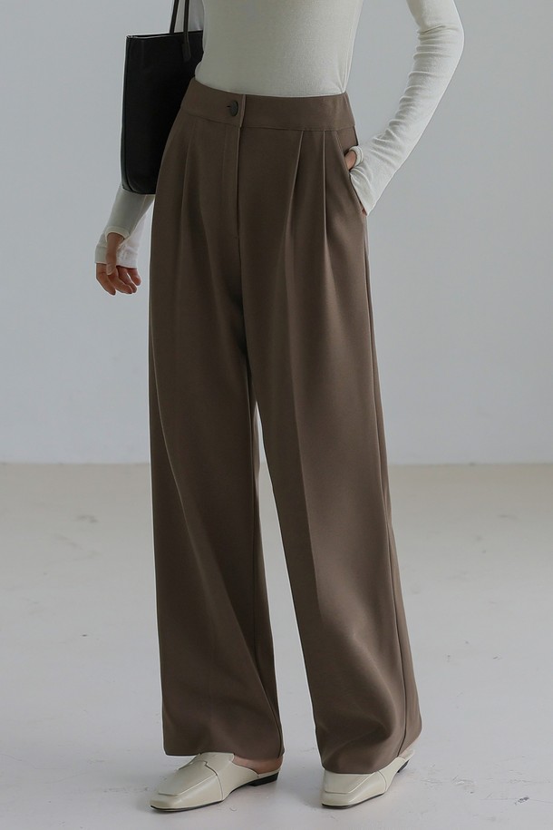 NON AND NON - 데님 - WRINKLE FREE  TWO-TUCK WIDE SLACKS (BROWN)