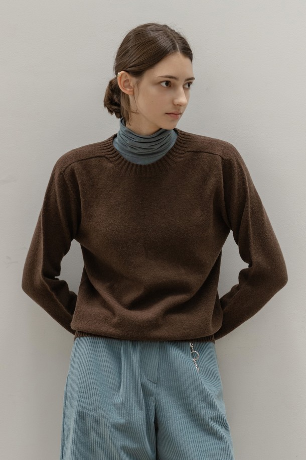 NON AND NON - 스웨터 - BASIC WOOL CREWNECK KNIT (BRWON)