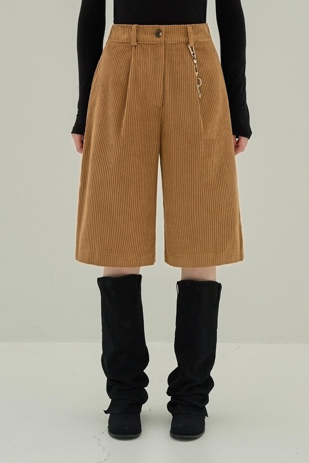 NON AND NON - 롱/미디팬츠 - CORDUROY BERMUDA PANTS (CAMEL)