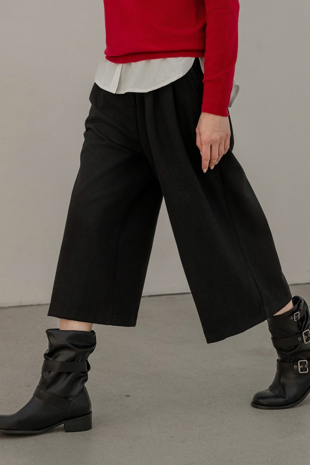 NON AND NON - 쇼트팬츠 - CLASSIC WOOL WIDE BURMUDA PANTS  (BLACK)