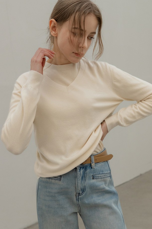 NON AND NON - 스웨터 - WOOL WHOLE GARMENT V-NECK KNIT (IVORY)