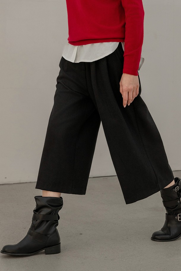 NON AND NON - 쇼트팬츠 - CLASSIC WOOL WIDE BURMUDA PANTS  (BLACK)