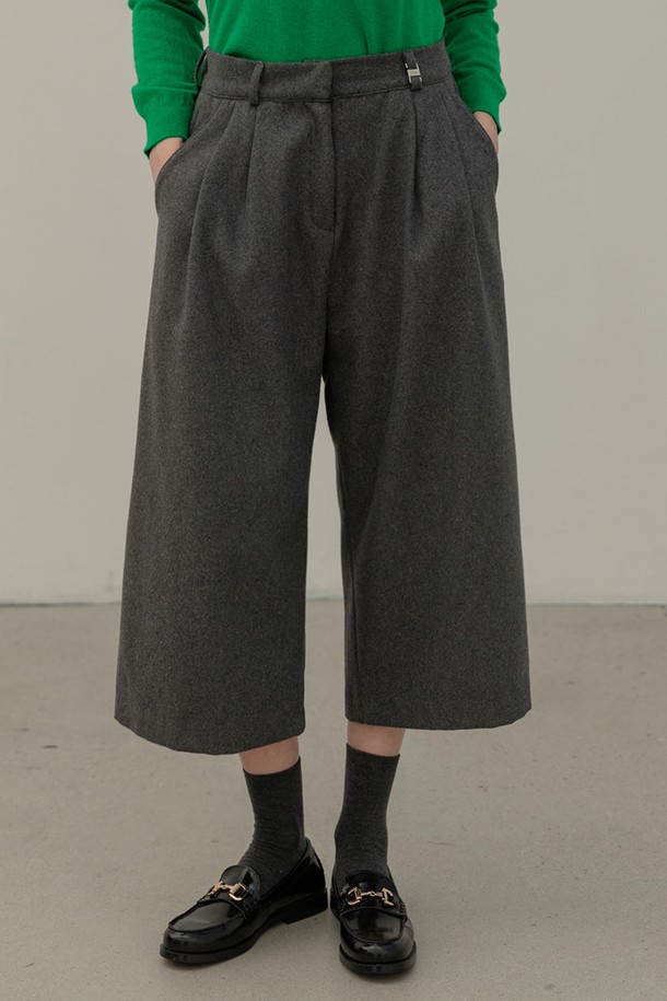 NON AND NON - 쇼트팬츠 - CLASSIC WOOL WIDE BURMUDA PANTS  (CHARCOAL)