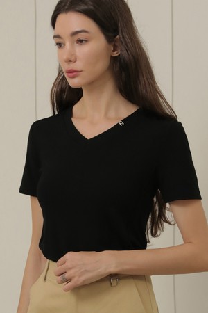 N Logo V neck Span T-shirt (Black)