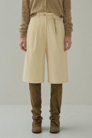 CORDUROY BERMUDA PANTS (IVORY)