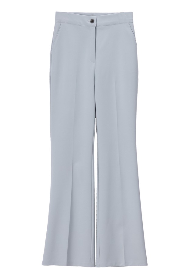 슬림 세미 부츠컷 슬랙스 NNSL0006는 여성용 슬랙스로, 미니멀하고 베이직한 스타일을 연출합니다. 베이지, 소라, 네이비 세 가지 색상으로 출시되었으며, 봄, 가을 시즌에 적합합니다. 폴리에스테르, 레이온, 스판덱스 혼방 소재로 제작되어 부드러운 촉감과 슬림핏, 얇은 두께감을 자랑합니다. 하이웨스트 디자인에 앞중심 기계주름이 잡혀 있으며, 뒷면 패치에 로고가 각인되어 있습니다. 데일리, 오피스룩, 출근룩 등 다양한 TPO에 활용 가능하며, 기장 수선이 용이합니다.
