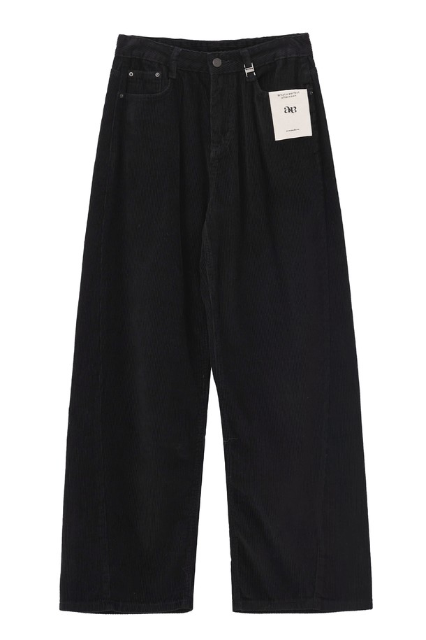 "VELOR 와이드 코듀로이 팬츠"는 부드러운 촉감의 두꺼운 골지 코듀로이 원단으로 제작되어 가을, 겨울 시즌에 따뜻하고 편안하게 착용할 수 있습니다. 클래식, 베이직 스타일을 선호하는 여성 고객을 위한 루즈핏 와이드 팬츠로, 다리 라인을 커버해주는 효과가 있습니다. 블랙, 브라운, 베이지, 아이보리 4가지 색상으로 출시되어 다양한 겨울 데일리룩, 동네 마실룩, 카페룩에 활용하기 좋습니다. 길이 수선이 가능하여 체형에 맞게 핏을 조절할 수 있으며, 미니멀, 캐주얼 스타일에도 잘 어울립니다. 
