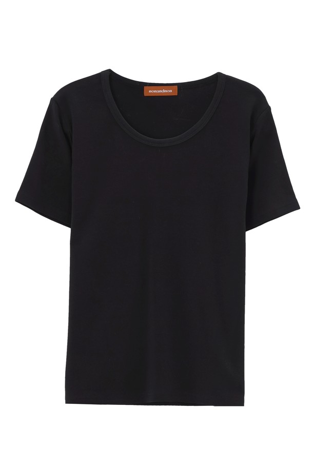 AIN COTTON SPAN 티셔츠_NFTS5291는 부드러운 면과 스판덱스 혼방 소재로 제작되어 편안한 착용감을 선사합니다. 라운드넥, 레귤러핏의 기본 디자인으로, 핑크, 아이보리, 그레이, 베이지, 블랙 다섯 가지 다채로운 색상으로 만나볼 수 있습니다. 신축성이 뛰어나 활동성이 좋으며, 얇은 두께감으로 봄, 여름철 시원하게 입기 좋습니다. 단독 또는 레이어드하여 미니멀, 캐주얼 스타일의 동네 마실룩, 카페룩을 연출해보세요. 세탁 후에도 형태 변형 없이 오래 입을 수 있습니다.
