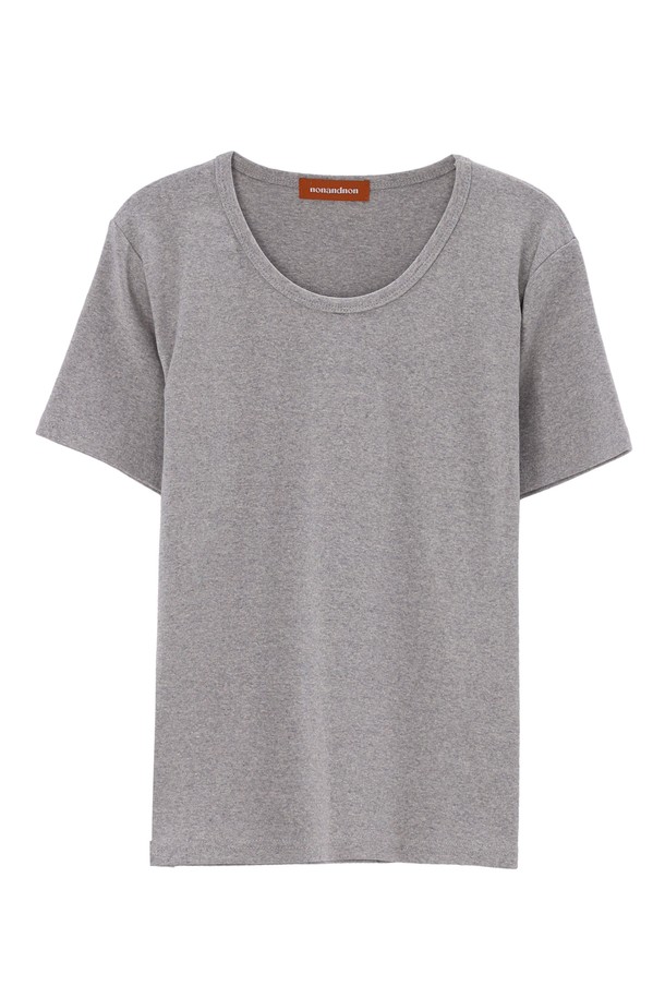 AIN 코튼 스판 티셔츠_NFTS5291는 여성 의류로, 부드러운 촉감과 두꺼운 두께감으로 편안한 착용감을 선사합니다. 면 95%와 스판덱스 5%의 혼방 소재로 제작되어 신축성이 뛰어나며, 베이직한 스타일의 라운드넥 반소매 티셔츠입니다. 일상복으로 활용하기 좋으며, 단독 또는 레이어드하여 다양한 스타일을 연출할 수 있습니다. 핑크, 아이보리, 그레이, 베이지, 블랙 5가지 다채로운 컬러로 출시되어 데이트룩, 카페룩 등 다양한 TPO에 맞춰 코디할 수 있습니다. 캐주얼, 미니멀, 클래식 스타일을 즐겨 입는 분들께 추천합니다.
