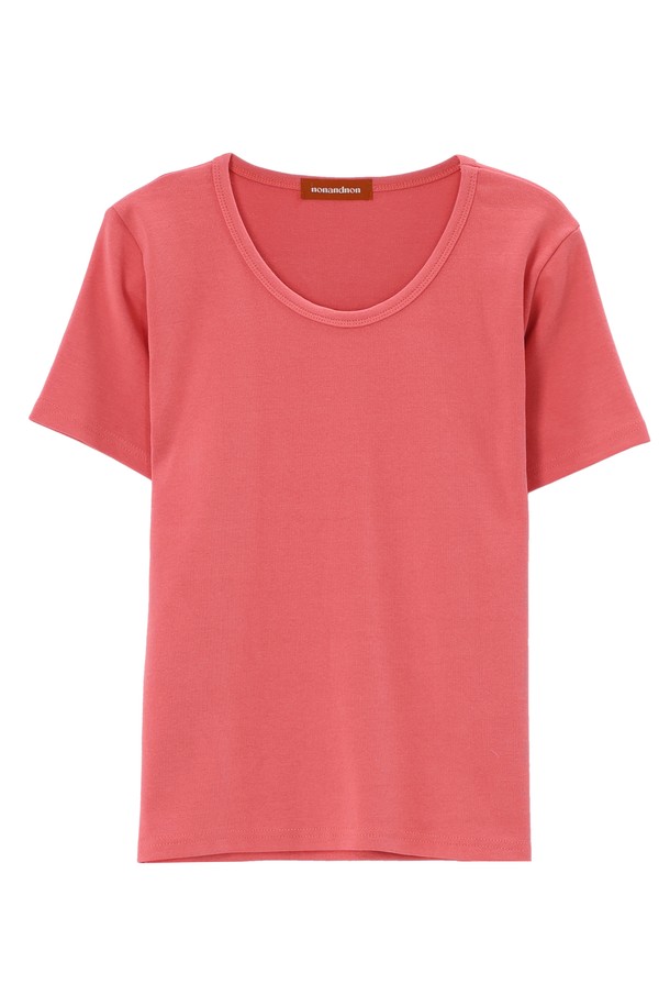 AIN 코튼 스판 티셔츠_NFTS5291은 부드러운 촉감의 면, 스판덱스 혼방 소재로 제작되어 편안한 착용감을 선사합니다. 라운드넥과 레귤러핏 디자인으로 베이직하고 미니멀한 스타일을 연출하며, 봄, 여름 시즌 데일리룩으로 활용하기 좋습니다. 핑크, 아이보리, 그레이, 베이지, 블랙 등 다양한 컬러로 출시되어 폭넓은 선택이 가능하며, 단독 또는 레이어드하여 미니멀, 캐주얼, 클래식 스타일을 연출할 수 있습니다. 신축성이 있어 활동성이 뛰어나며, 세탁 후에도 형태 변형 없이 오랫동안 즐겨 입을 수 있습니다. 동네 마실룩부터 데이트룩까지, TPO에 구애받지 않고 활용할 수 있는 아이템입니다.
