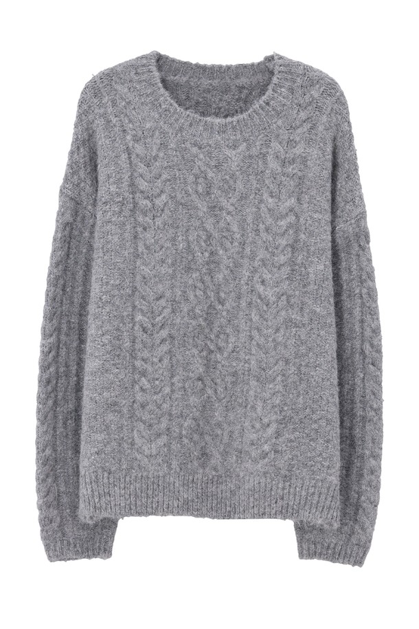 COND FISHER WOOL KNIT_NFKN5277 (컨드 피셔 울 니트)는 여성용 상의 니트/스웨터입니다. 그레이, 블루, 아이보리 3가지 색상으로 출시되었으며, 힙 기장의 루즈핏 라운드넥 디자인입니다. 울, 폴리에스테르, 나일론, 스판덱스 혼방 소재로 제작되어 부드러운 촉감과 두꺼운 두께감으로 가을, 겨울철 따뜻하게 착용할 수 있습니다. 케이블 패턴과 긴 소매, 드롭숄더 디테일이 특징이며, 변형과 늘어짐을 최소화하여 오랫동안 스타일을 유지할 수 있습니다. 데일리룩, 집콕룩, 카페룩 등 다양한 상황에서 캐주얼하고 클래식한 스타일을 연출해보세요.
