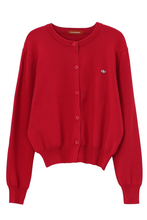 ZERO PEELING VISCOSE ROUND KNIT CARDIGAN_NFCA5268 (제로 필링 비스코스 라운드 니트 가디건)은 부드러운 촉감과 뛰어난 피부 접촉감을 자랑하는 여성용 니트 가디건입니다. 비스코스, 폴리에스테르, 나일론 혼방 소재로 제작되어 편안한 착용감을 선사하며, 필링 방지 기능과 형태 안정성이 우수합니다. 라운드넥 디자인과 레귤러핏으로 제작되었으며, 베이직한 스타일로 다양한 룩에 활용하기 좋습니다. 봄, 가을에 착용하기 좋으며, 데이트룩, 카페룩, 미니멀, 클래식, 캐주얼 스타일을 연출하기에 적합한 아이템입니다. 아이보리, 레드, 블랙 세 가지 색상으로 만나보세요.
